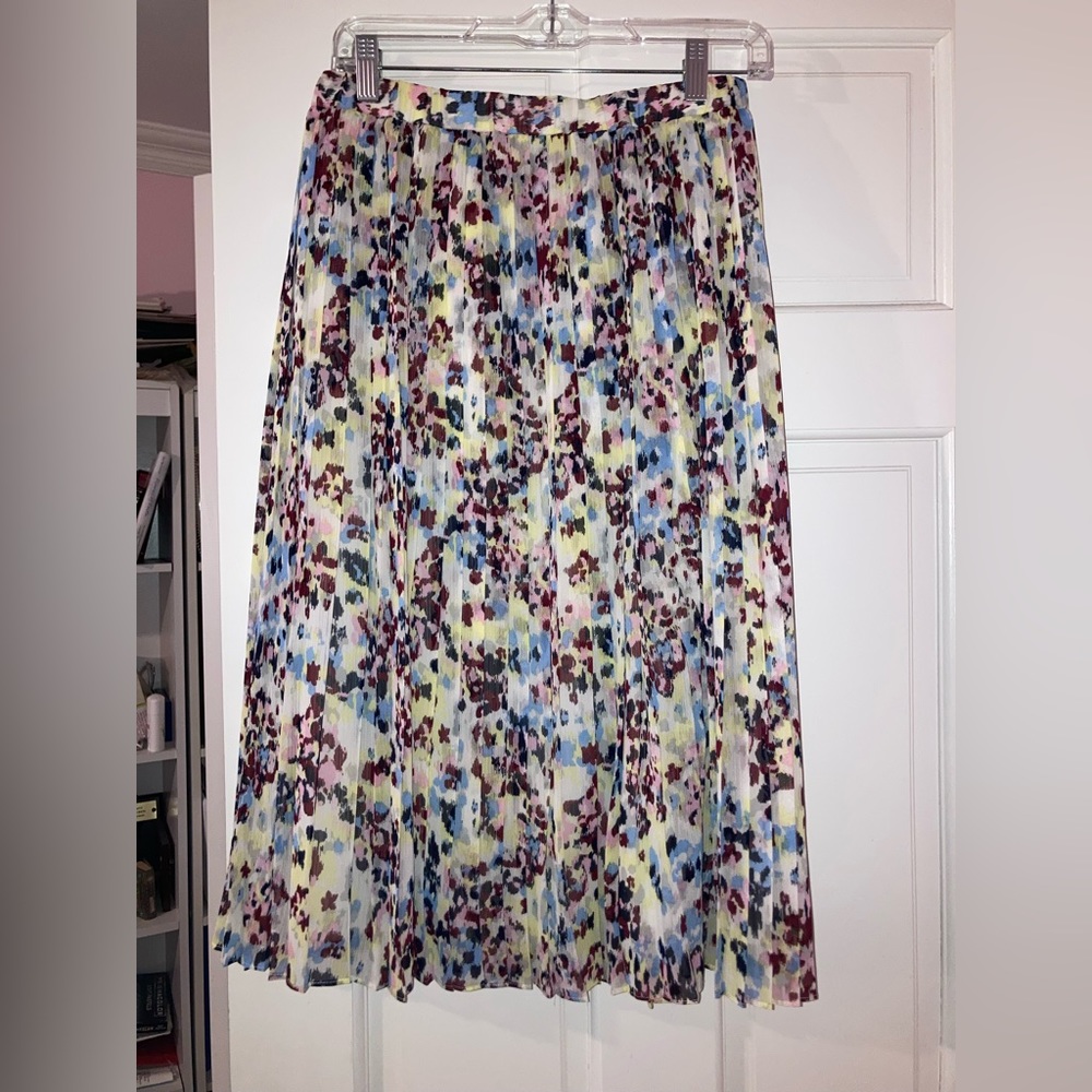 Multi Color patterned pleated midi skirt. Banana Republic Factory.